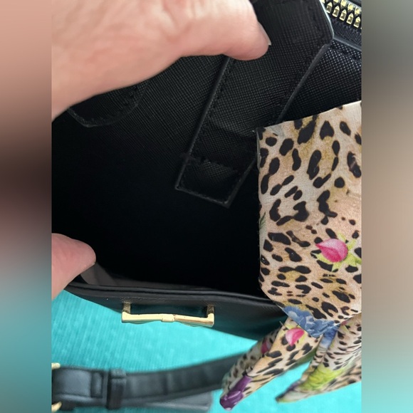 💕 Preloved Betsey Johnson Dome Satchel Handbag 💕 - Picture 3 of 11